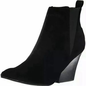 Report Signature Myrna Black Booties